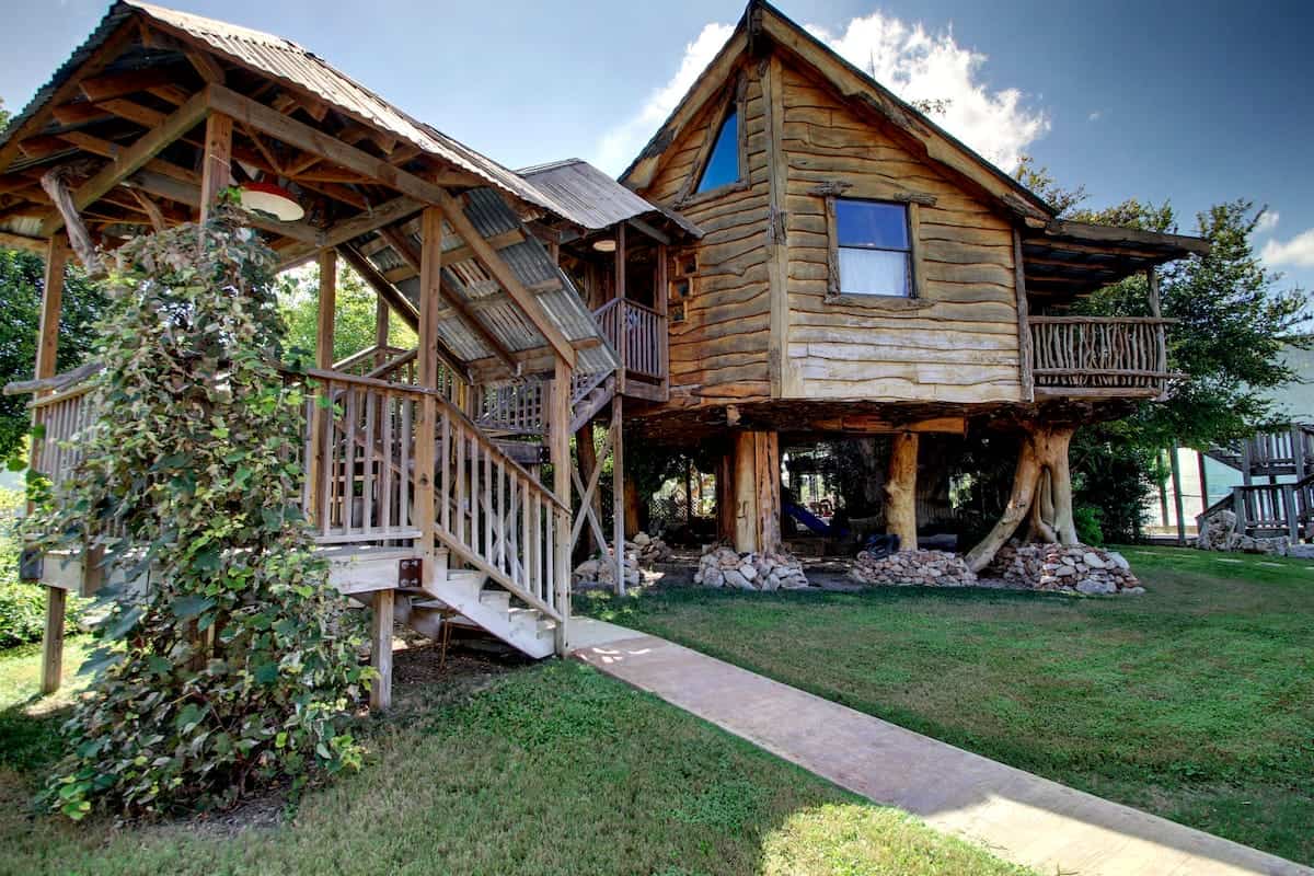 Image of treehouse rental in Texas