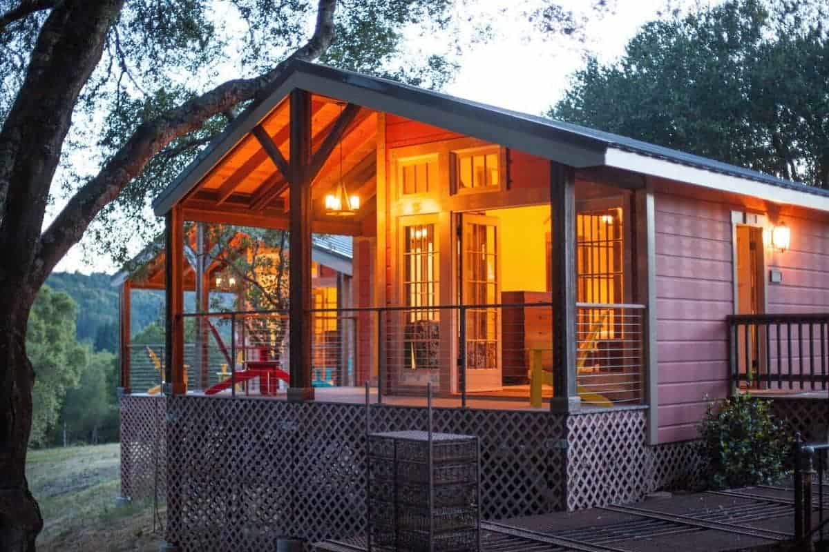 Image of treehouse rental in California