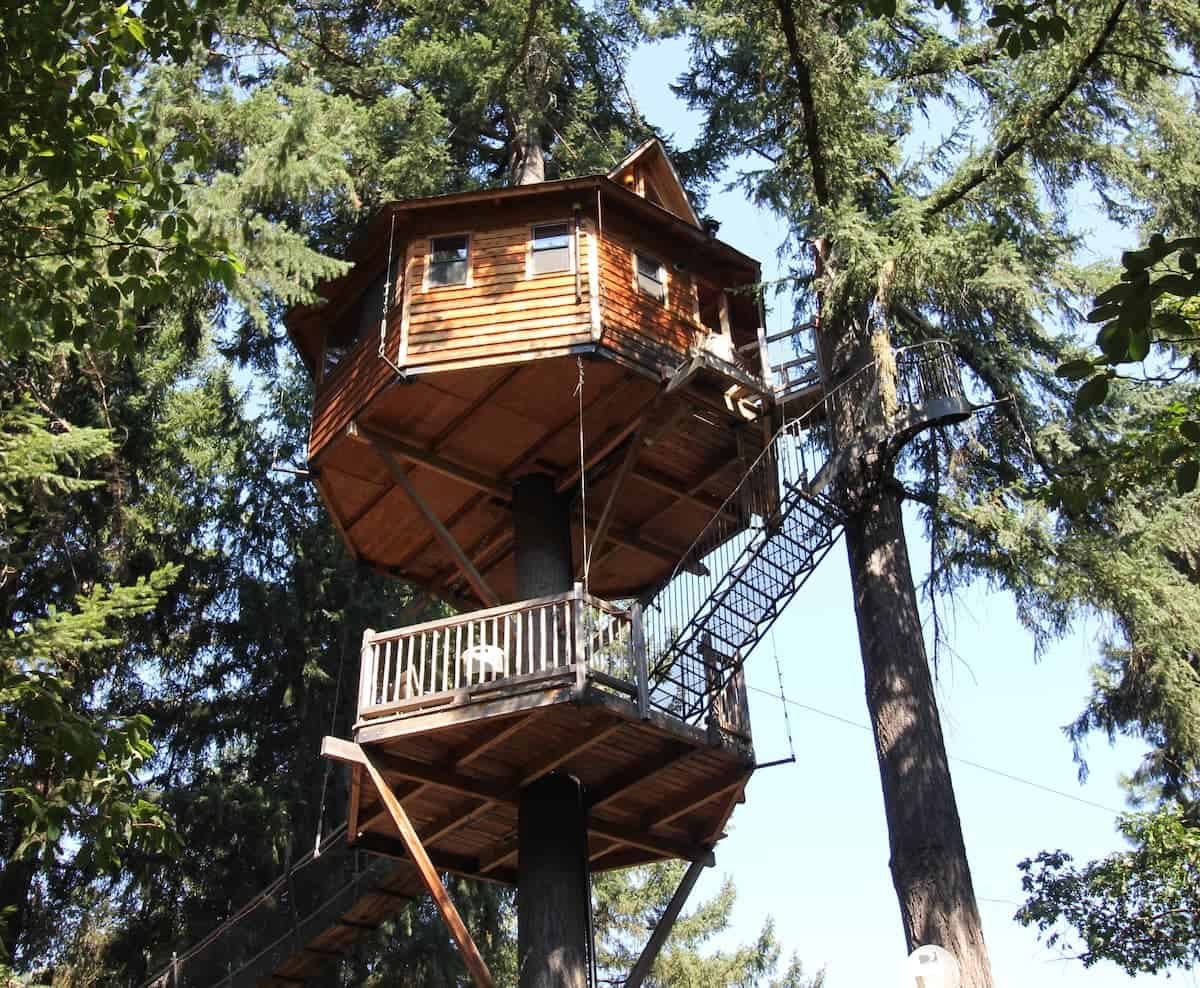 Image of treehouse rental in Oregon