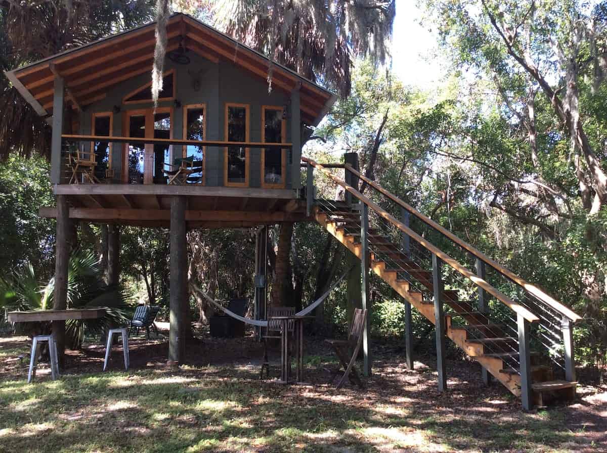 Image of treehouse rental in Florida