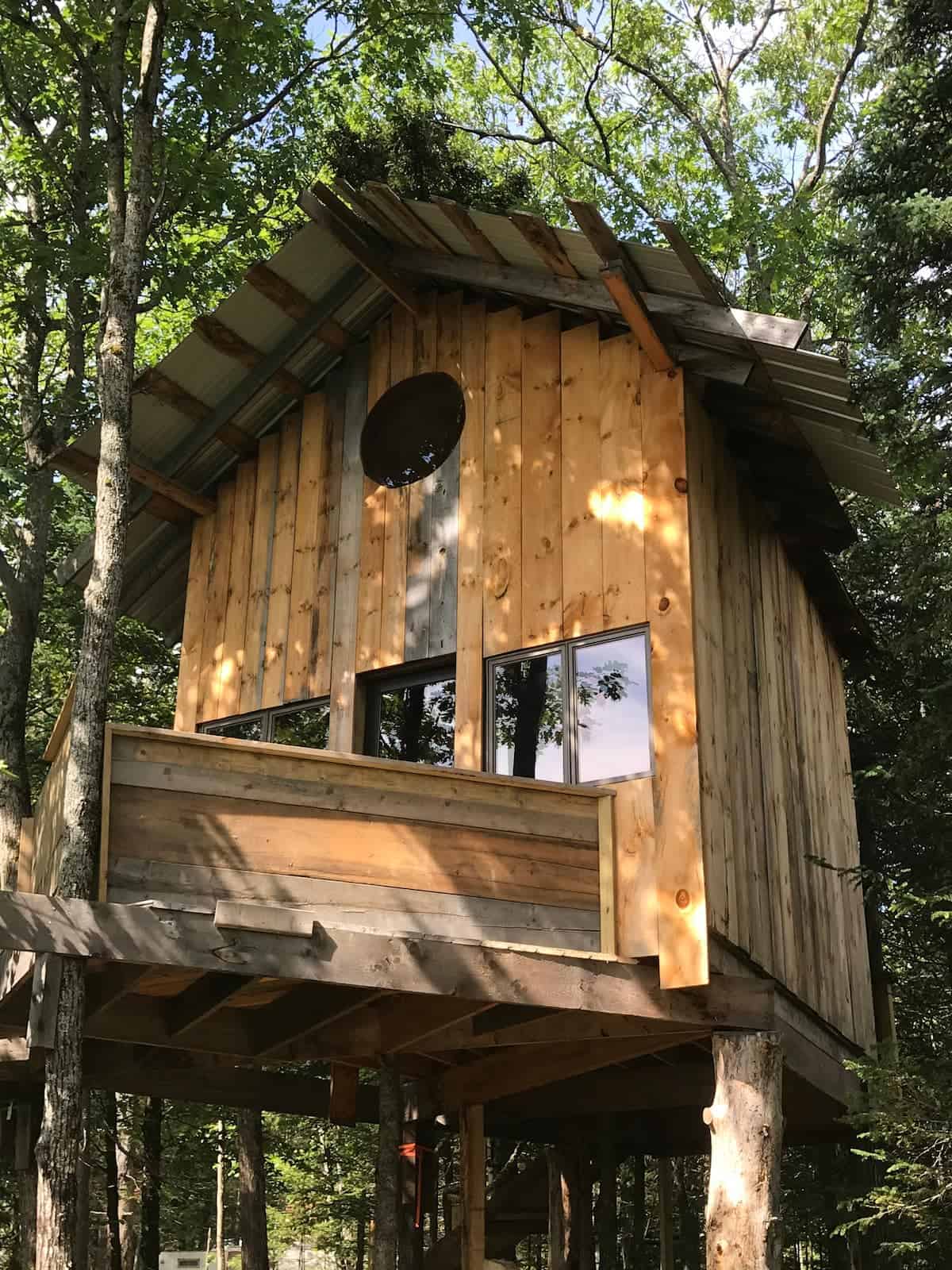 Image of treehouse rental in New Hampshire