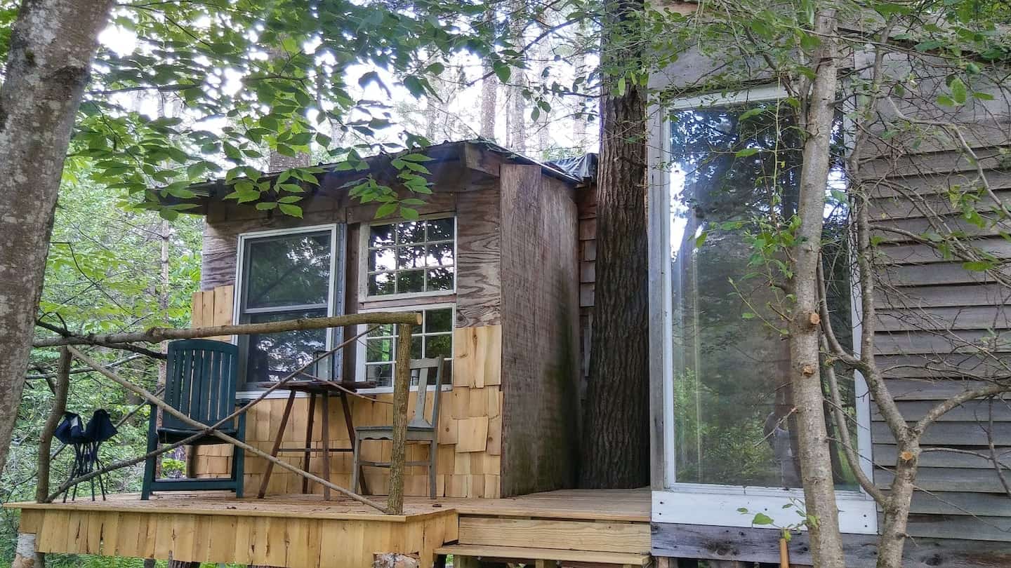 Image of treehouse rental in New Hampshire