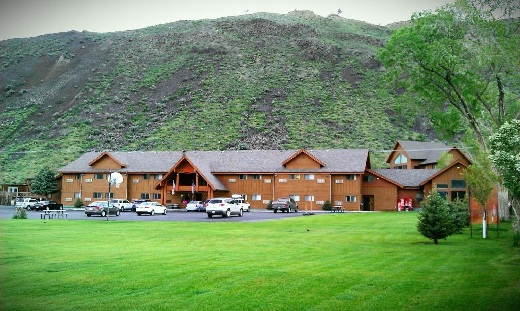 Yellowstone Village Inn and Suites hotel image