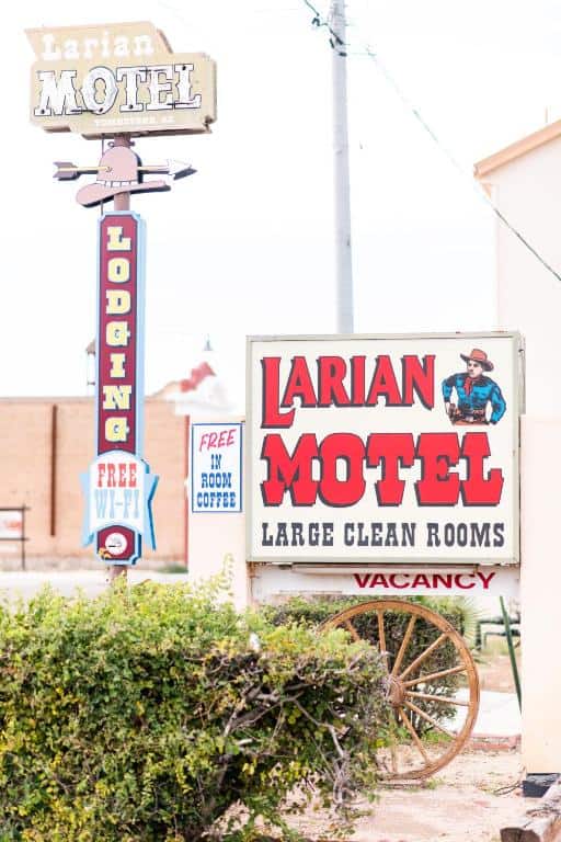 Larian Motel image