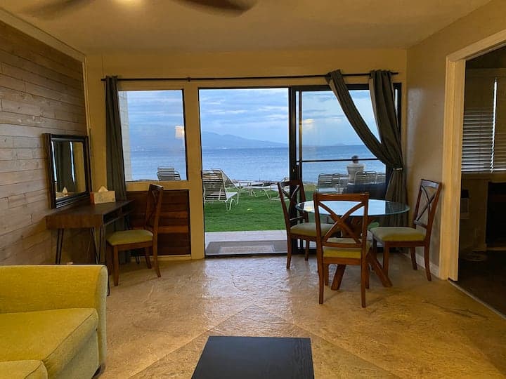 Image of beachfront rental in Maui Hawaii