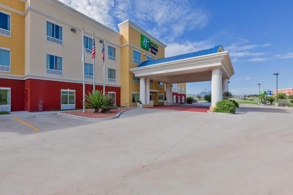 Holiday Inn Express & Suites Alpine image