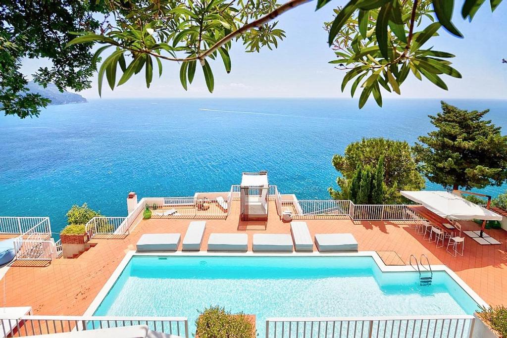 Amalfi Villa Sleeps 9 Pool Air Con WiFi image