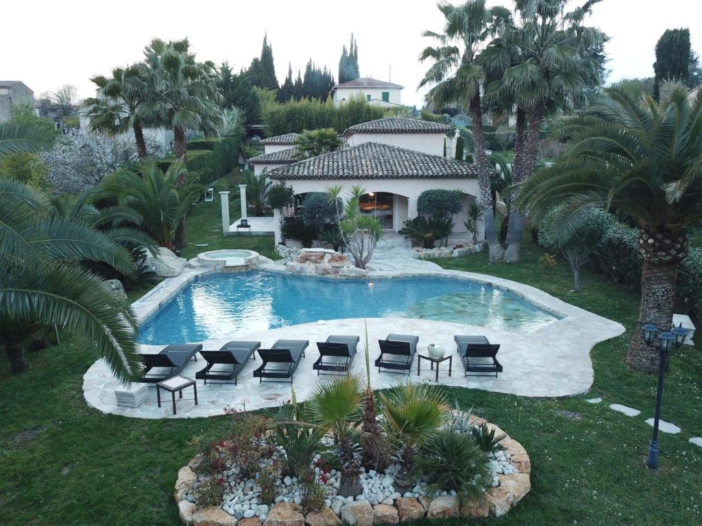Luxueuse villa piscine et jacuzzi image