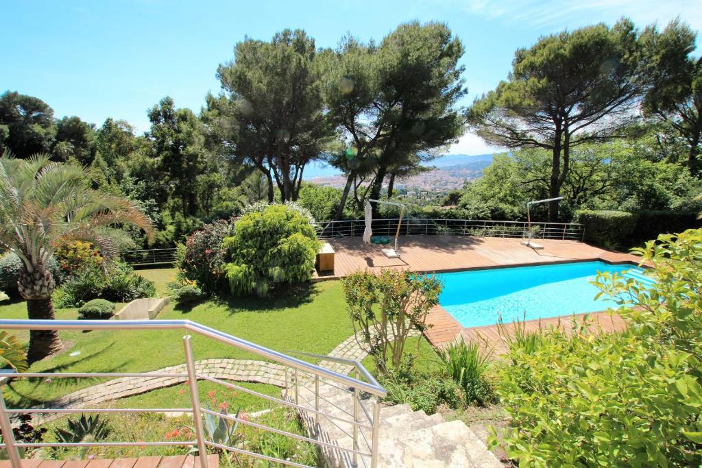 Luxury villa in Cannes hills image