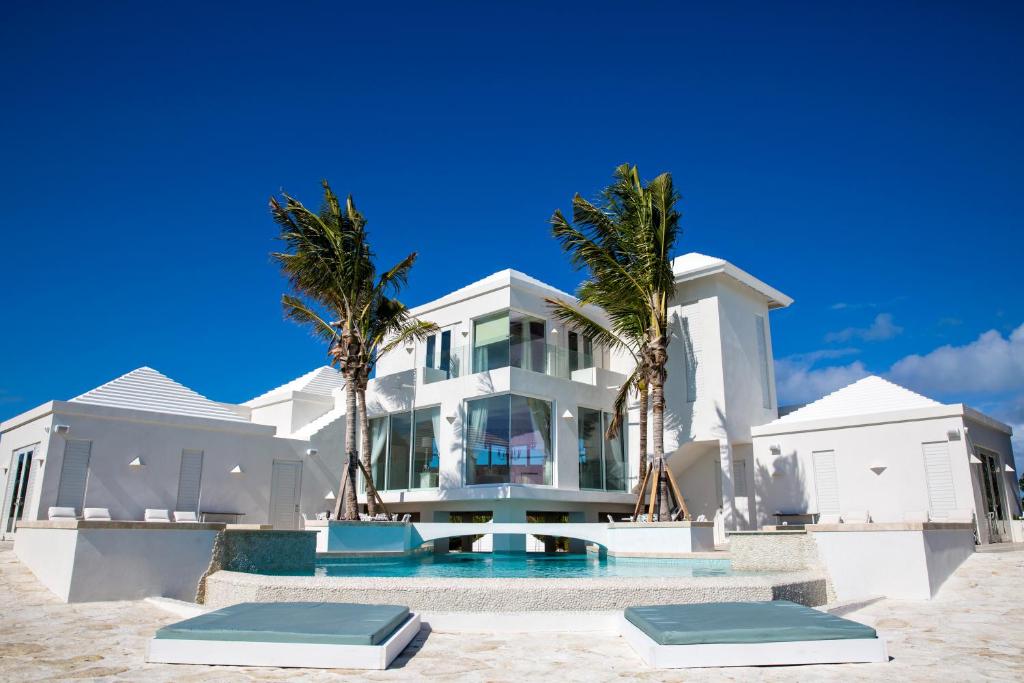 27 Dreamy Turks and Caicos Luxury Villas 50 Pearl West image