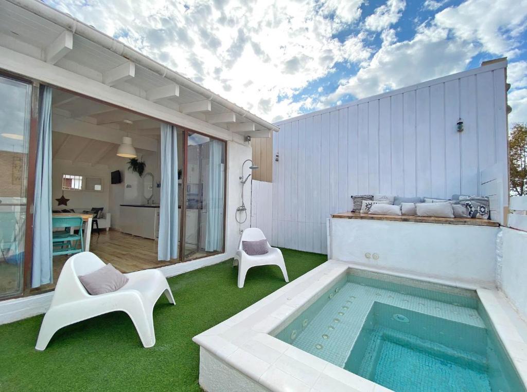 Fridays Flats Casa Azul, Villa with Pool image