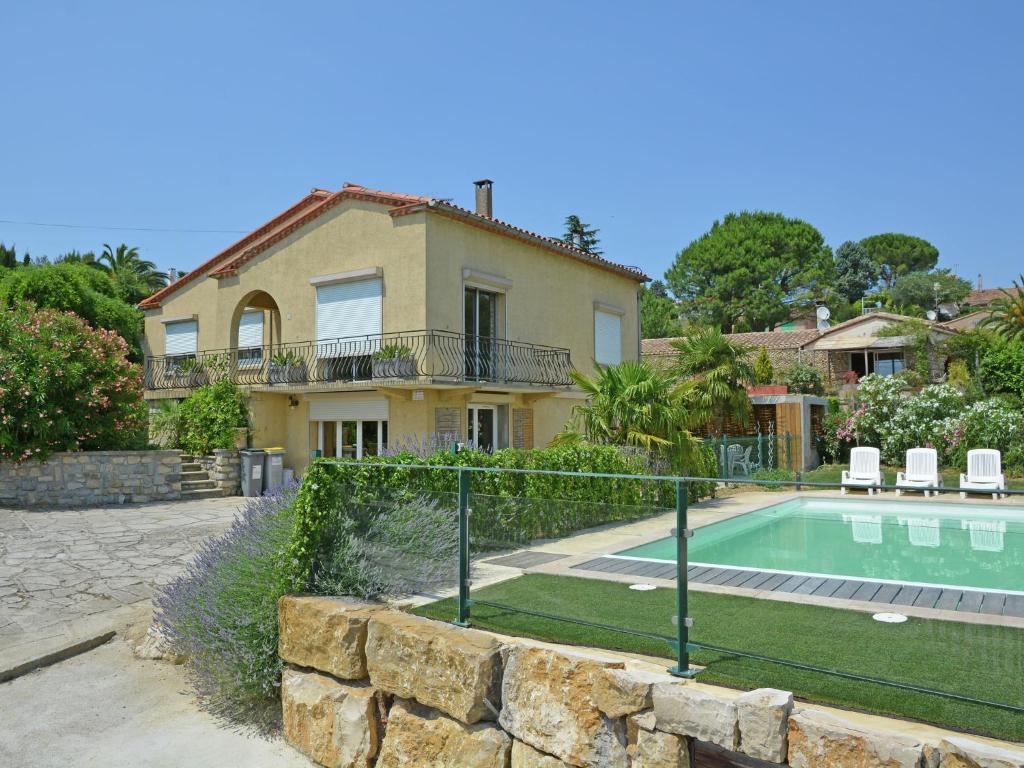 Attractive Villa in Carcassonne with Jacuzzi image