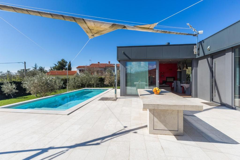 Villa with pool and private garden in Rovinj image