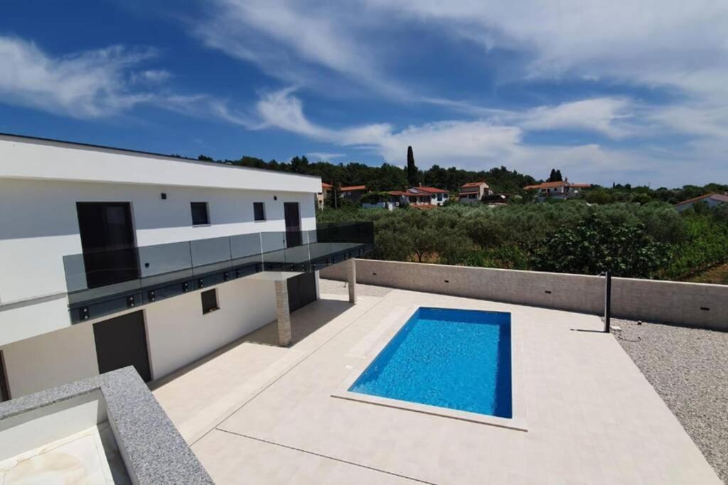 Villa Mare - Modern villa with swimming pool image