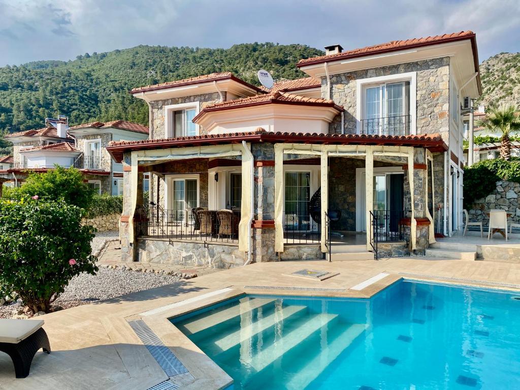Detached Stunning Villa Semira, Perfect Condition, Private Pool & 1000m2 Private Garden, Unlimited WiFi image