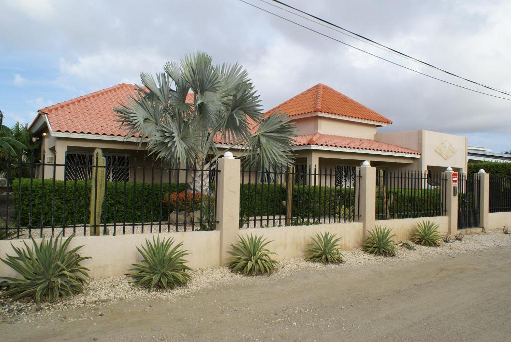 Aruba Palm Beach Villa image