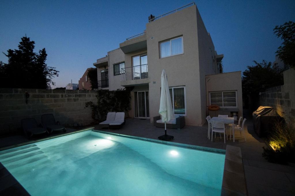 St Julians - 450sq meter Villa with private pool image