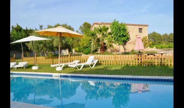 Villa in el Catllar Sleeps 10 with Pool image