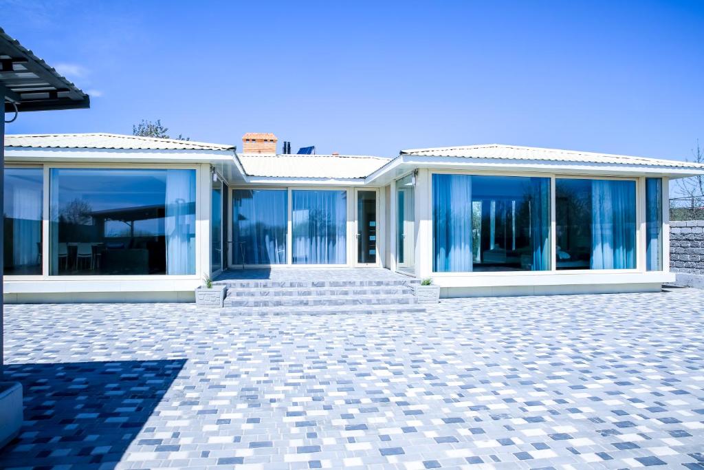 Villa Blanca image