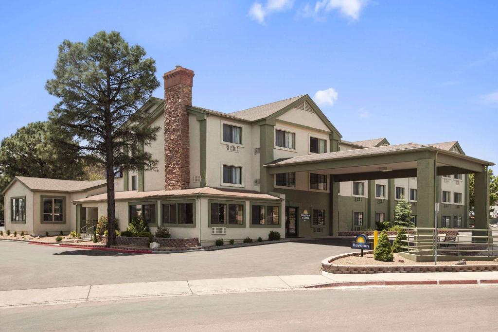 Days Inn & Suites by Wyndham East Flagstaff image