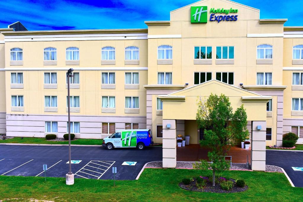 Holiday Inn Express Syracuse-Fairgrounds, an IHG Hotel image