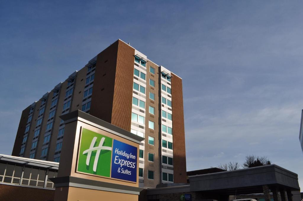 Holiday Inn Express Pittsburgh West - Greentree, an IHG Hotel image