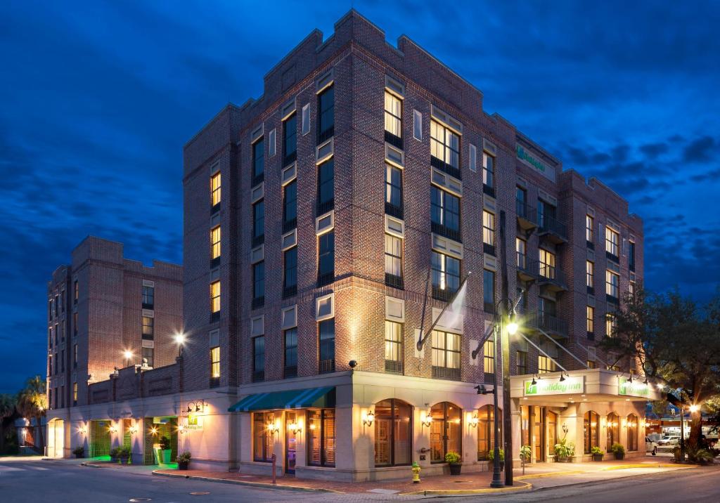 Holiday Inn Savannah Historic District, an IHG Hotel image