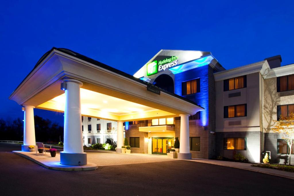 Holiday Inn Express Syracuse Airport, an IHG Hotel image
