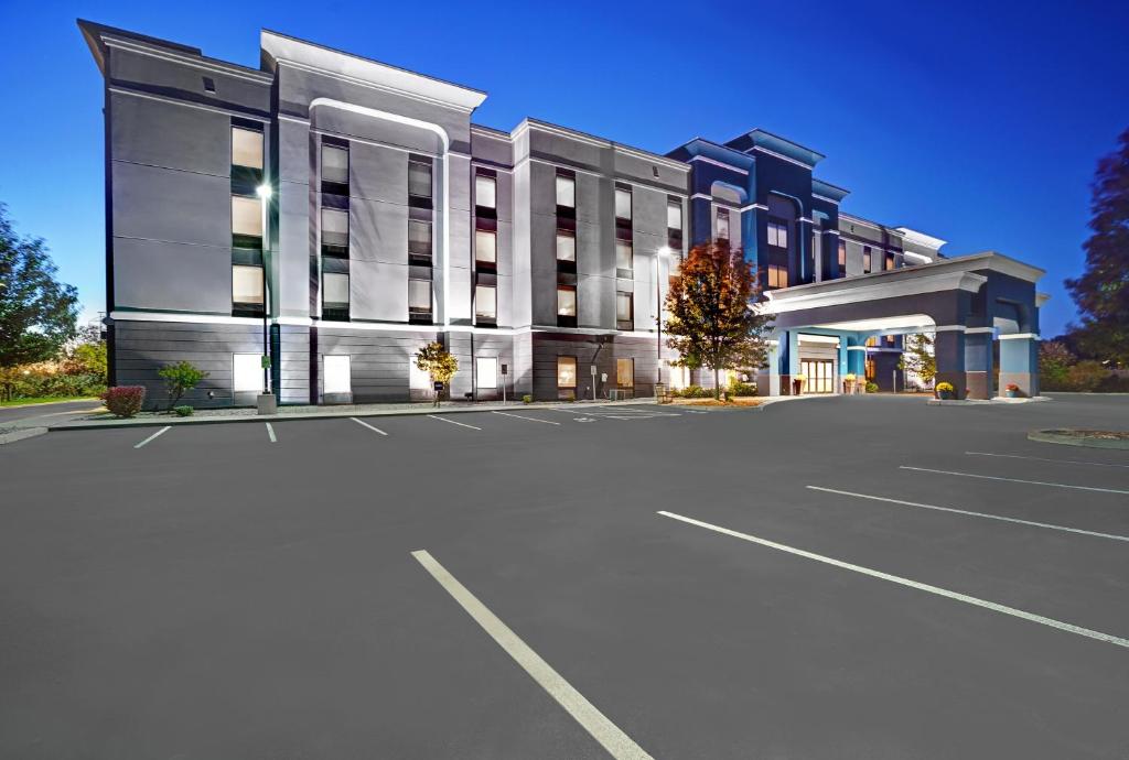 Hampton Inn & Suites by Hilton Syracuse Dewitt image