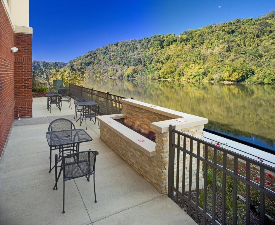 Hampton Inn & Suites Pittsburgh Waterfront West Homestead image