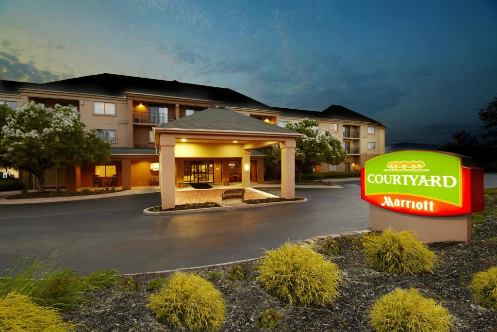Courtyard by Marriott State College image