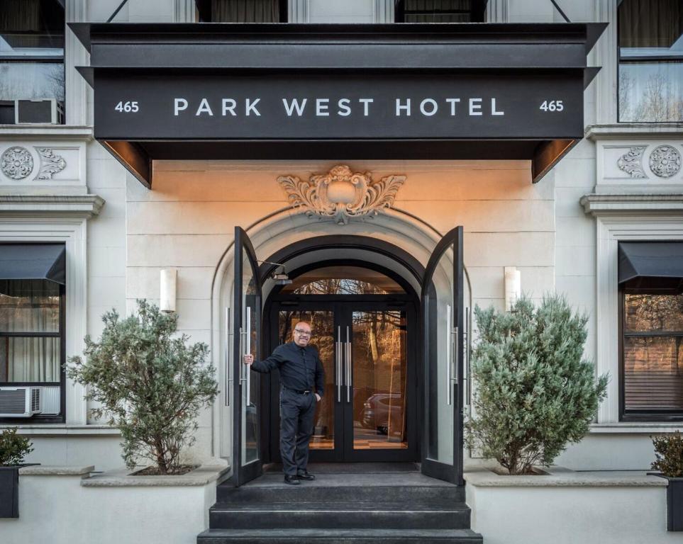 Park West Hotel image