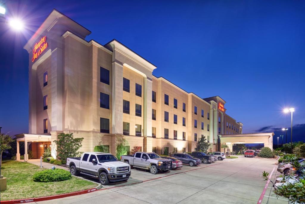 Hampton Inn & Suites Waco-South image