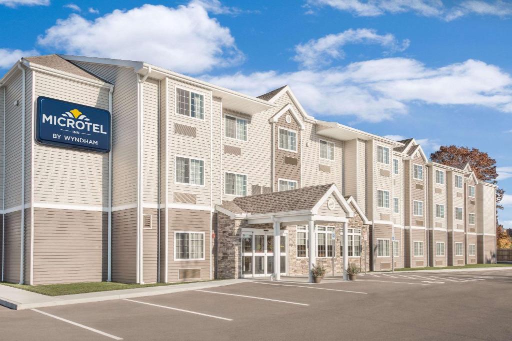 Microtel Inn & Suites by Wyndham Binghamton image