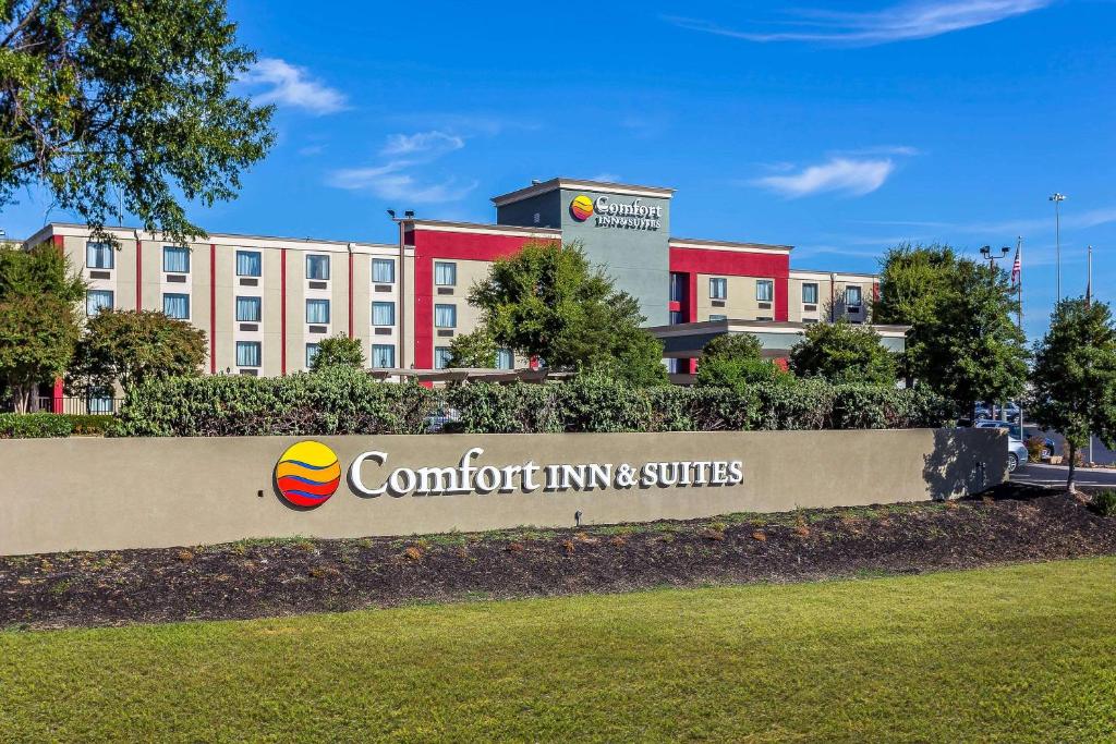Comfort Inn & Suites Knoxville West image