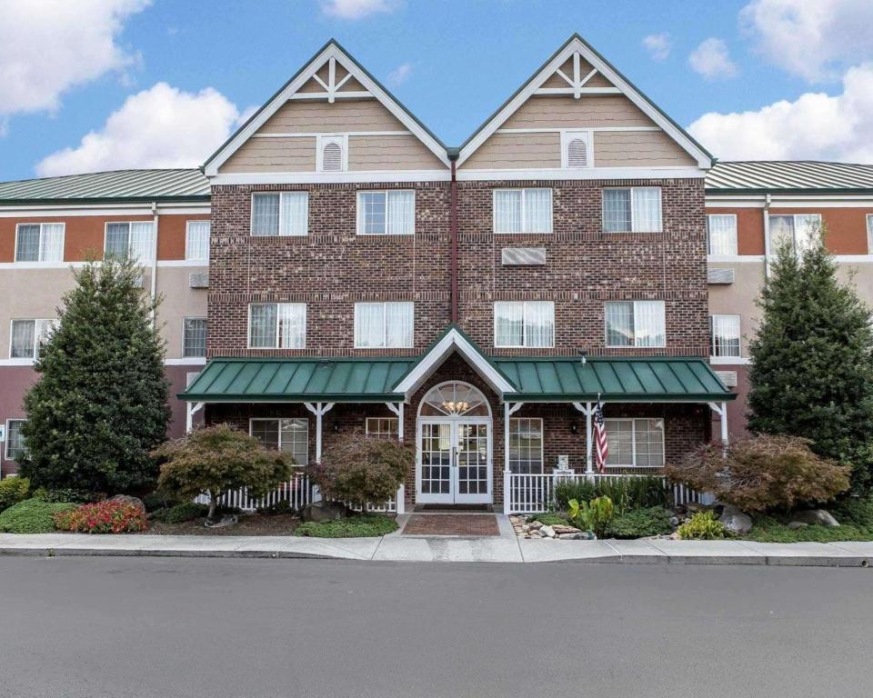 MainStay Suites Knoxville Airport image