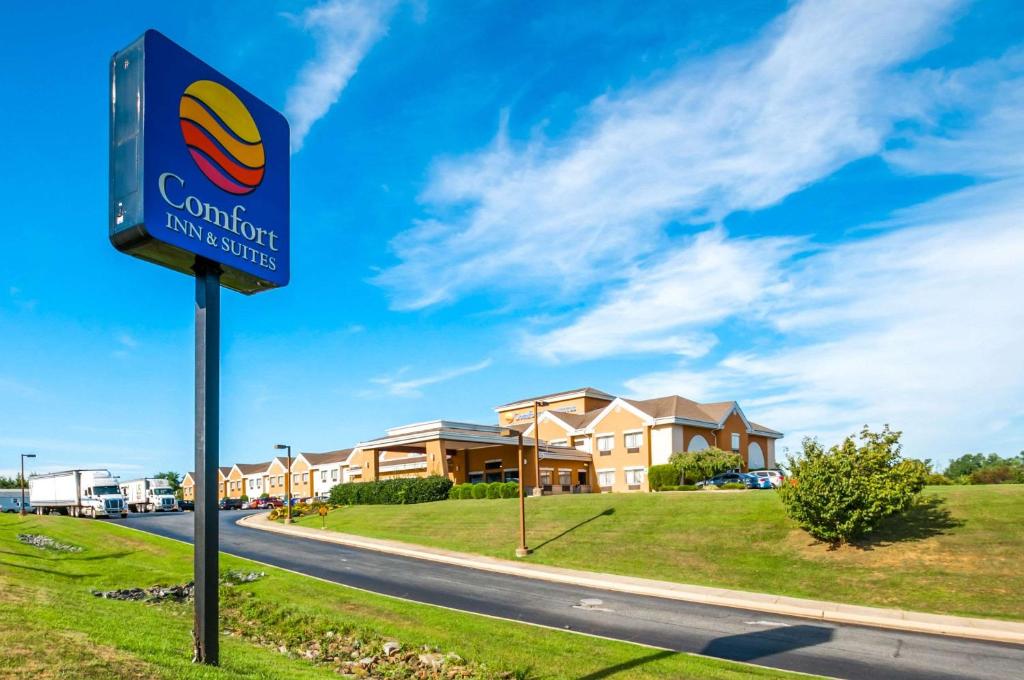 Comfort Inn and Suites North East image