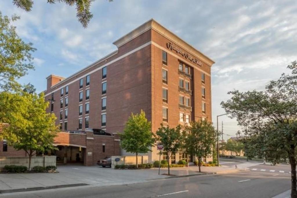 Hampton Inn & Suites Knoxville-Downtown image