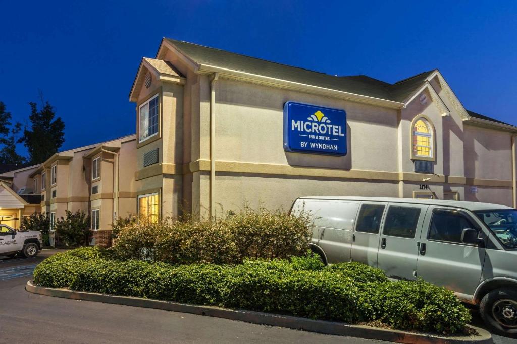 Microtel Inn & Suites by Wyndham Auburn image