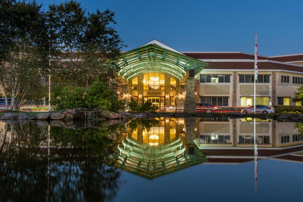 Auburn Marriott Opelika Resort & Spa at Grand National image