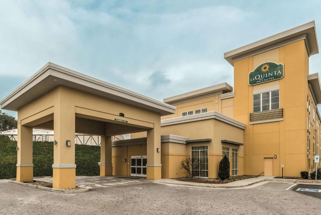La Quinta by Wyndham Knoxville Central Papermill image