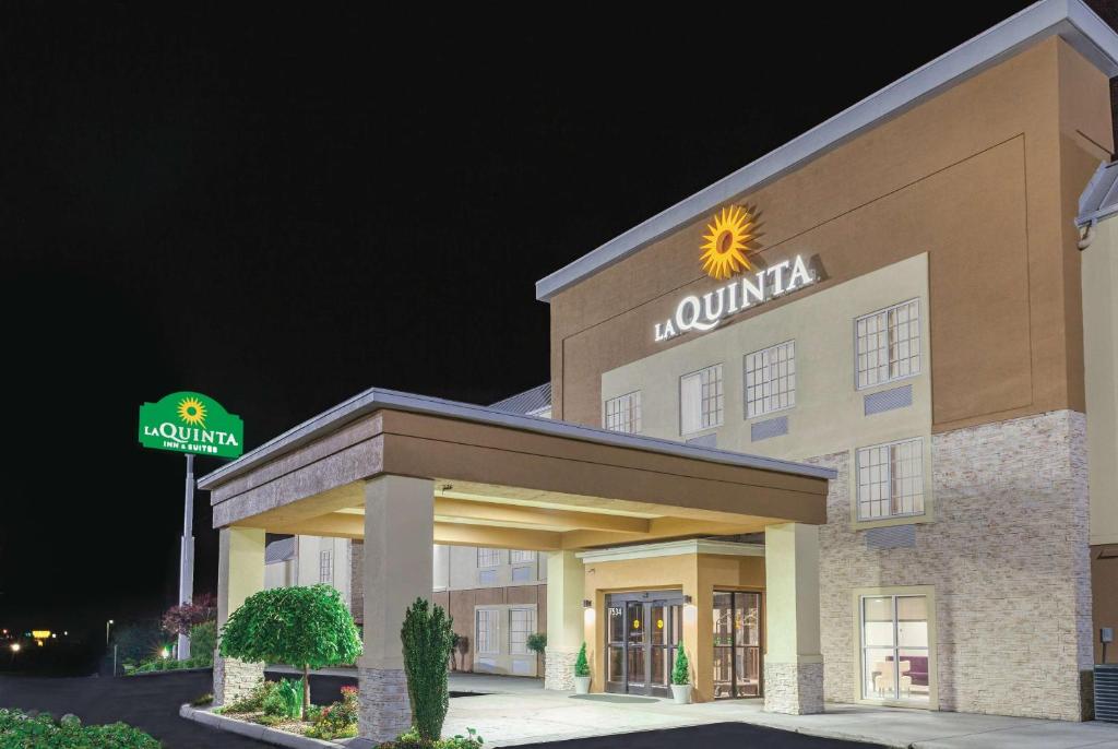 La Quinta by Wyndham Knoxville North I-75 image