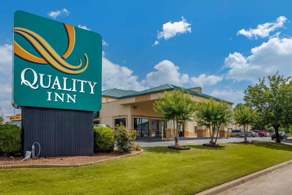 Quality Inn Auburn Campus Area I-85 image