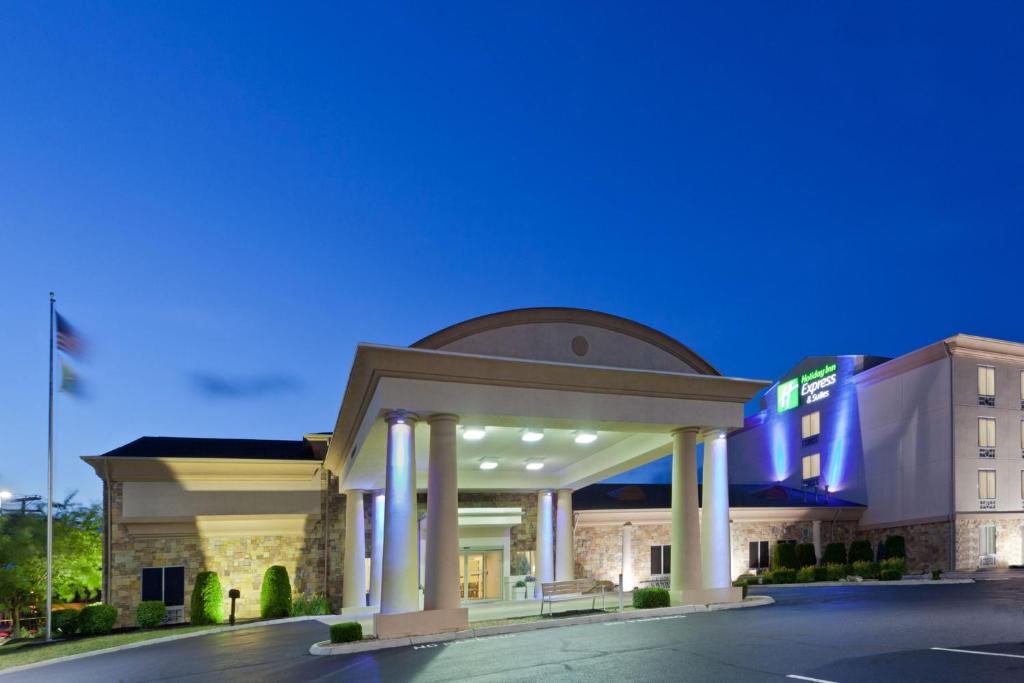 Holiday Inn Express Hotel & Suites Christiansburg, an IHG Hotel image