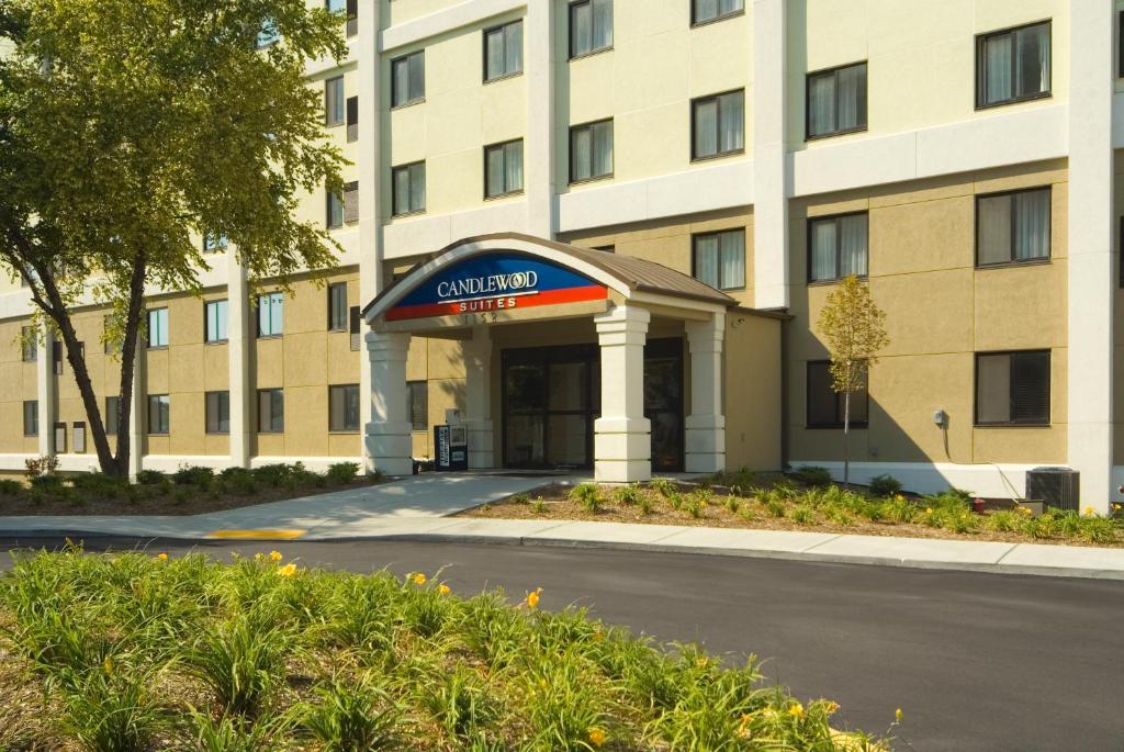 Candlewood Suites Indianapolis Downtown Medical District, an IHG Hotel image