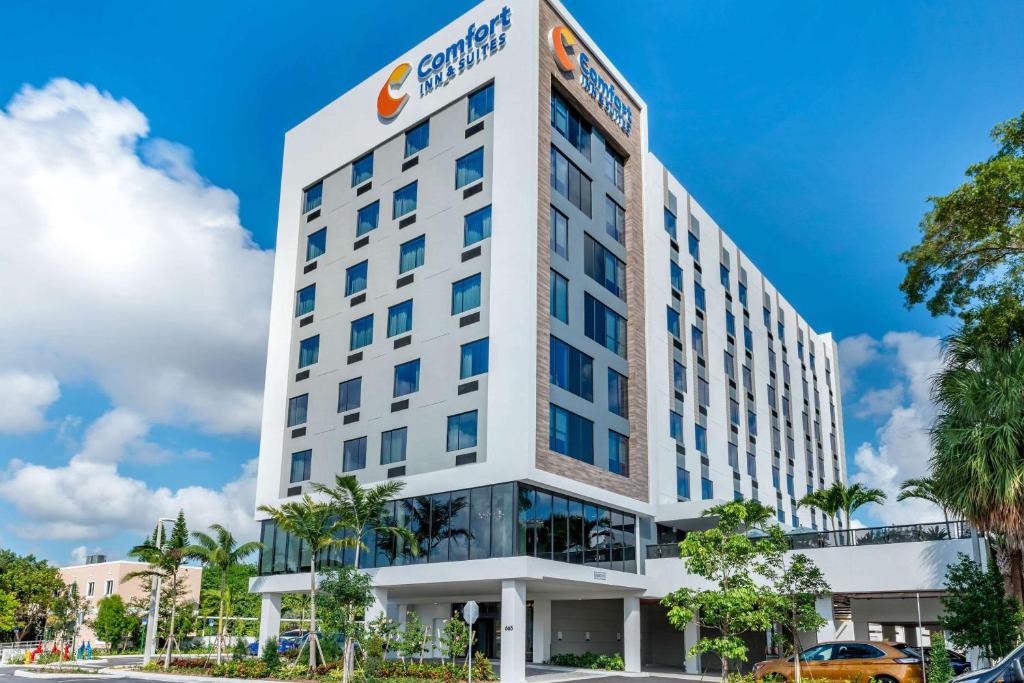 Comfort Inn & Suites Miami International Airport image