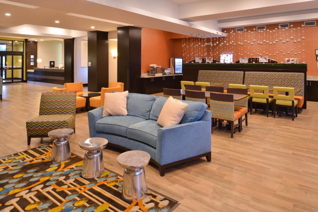 Holiday Inn Express & Suites Austin South, an IHG Hotel image