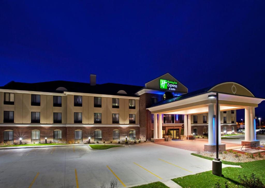 Holiday Inn Express Hotel & Suites East Lansing, an IHG Hotel image