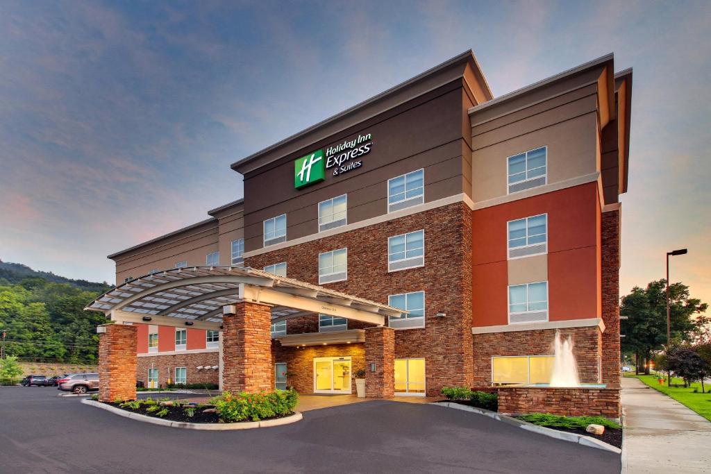 Holiday Inn Express & Suites - Ithaca, an IHG Hotel image