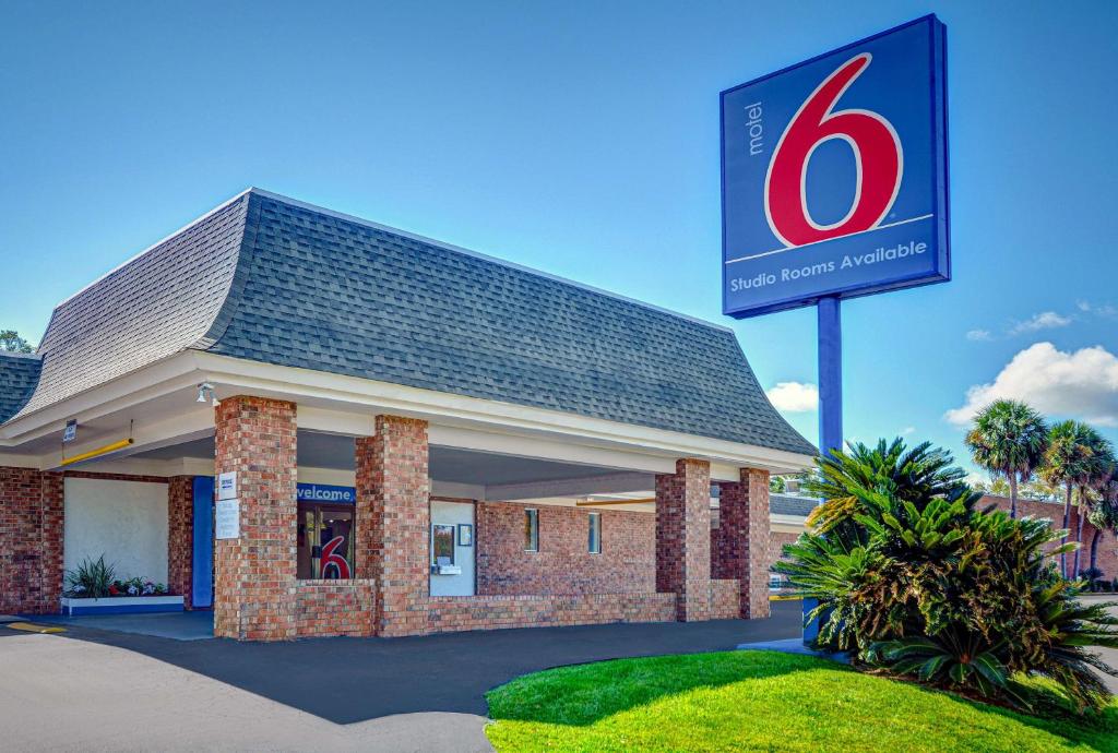 Motel 6-Tallahassee, FL - Downtown image